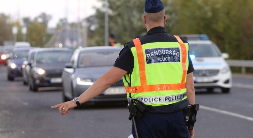 Durva dolgok kerültek elő a debreceni autóból egy egyszerű igazoltatás során - fotókkal!