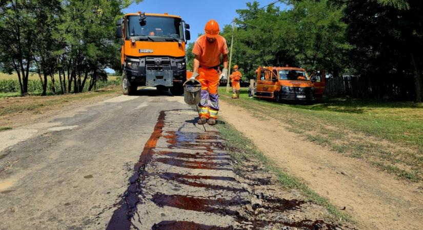 Dübörög az úthenger ebben a hajdú-bihari városban