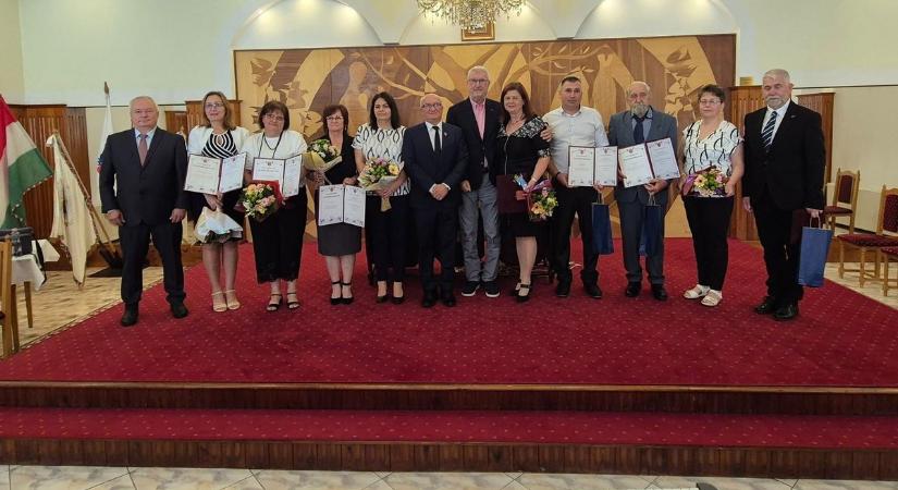 Ünnepi képviselő-testületi ülést tartottak a hajdú-bihari községben - fotókkal