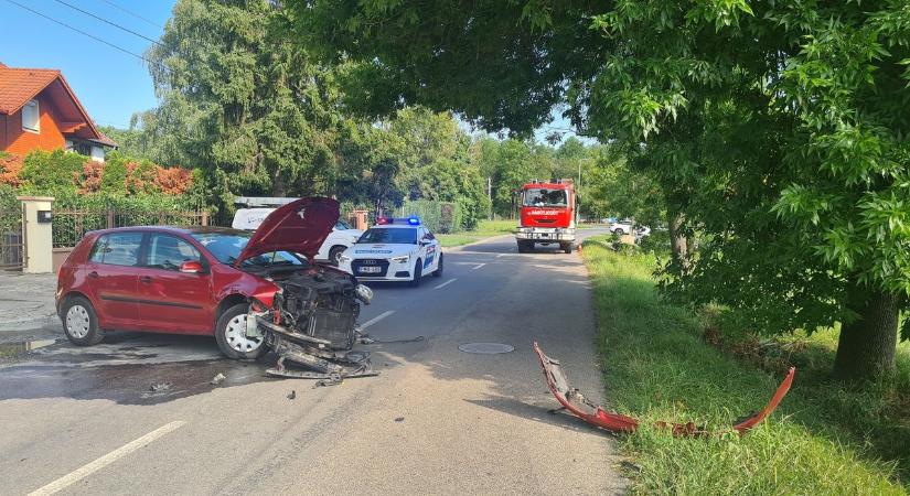 Két autó karambolozott Kőszegen, az egyik felborult az ütközéstől - fotók