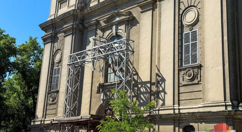 Meddig hagyják még repedni a szabadkai Szent Teréz-székesegyházat?