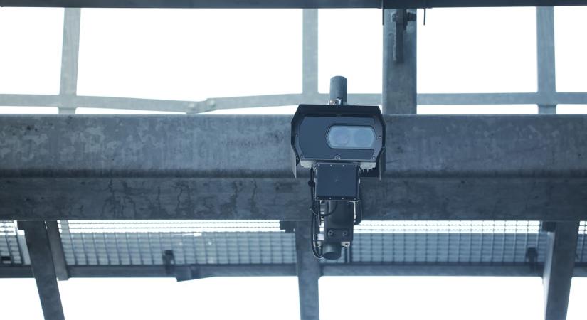 142-vel ment a 70-es táblánál, 140 ezres büntetést kapott