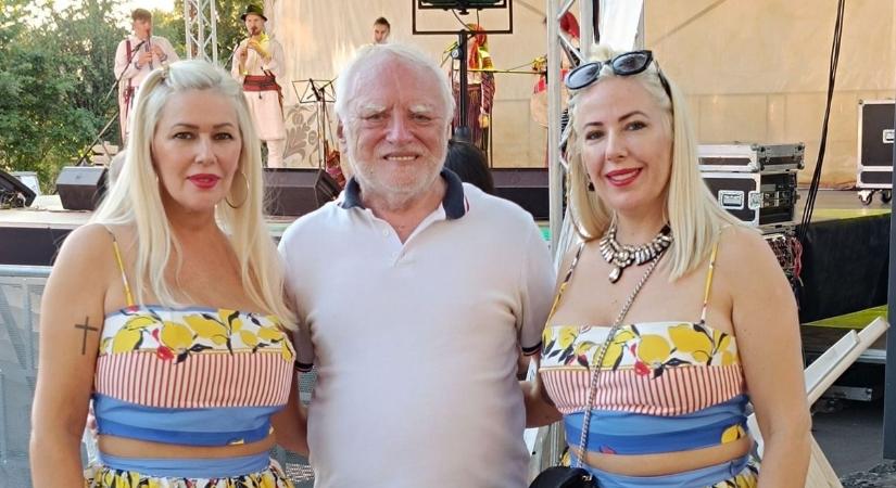 Nem akárhol tűnt fel a világhírű internetes sztár, rengetegen felismerték a jászsági fesztiválon