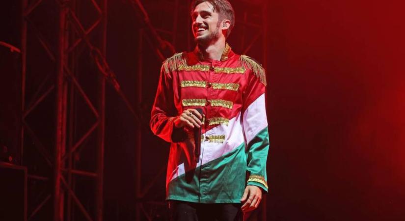 Titokban apa lett a magyar zenész: a Sziget színpadán jelentette be