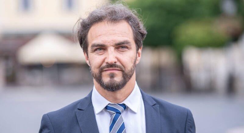 Hivatalba lépett igazgatóként Dolhai Attila