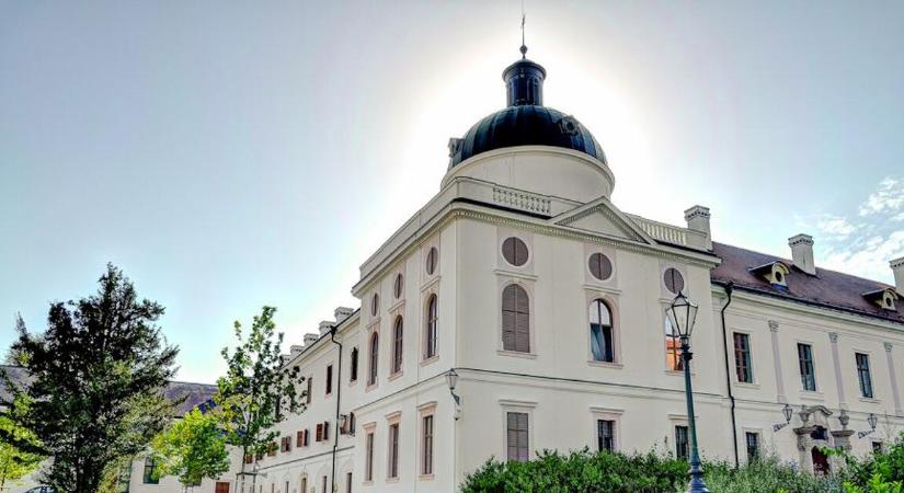 Kísérleti projekt indul Gödöllőn: az AI írja majd a menetrendet