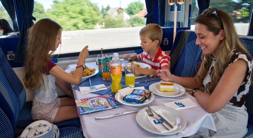 4500 hot-dog és 8500 sör fogyott a balatoni vonatokon
