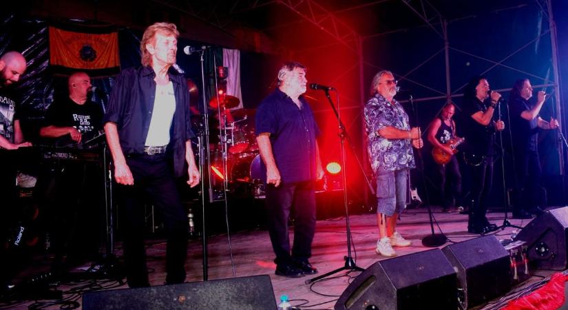 Kalapács és Vikidál is színpadra lépett a rocklegendák közt Nagybajomban