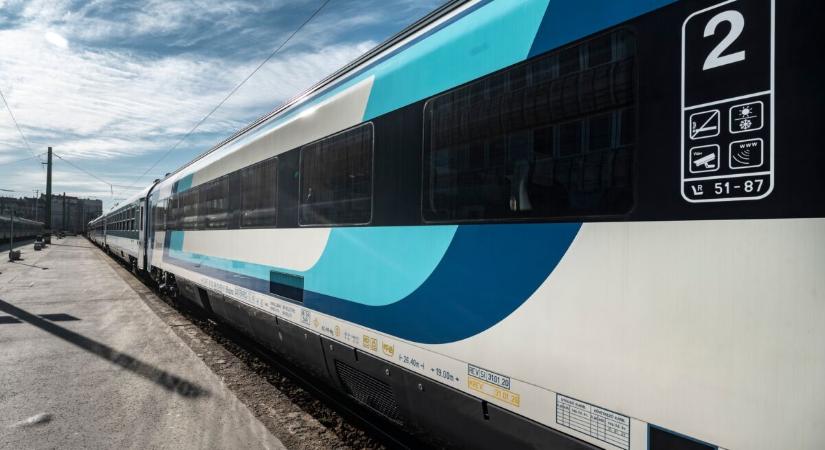 Kigyulladt a Kék Hullám InterCity mozdonya