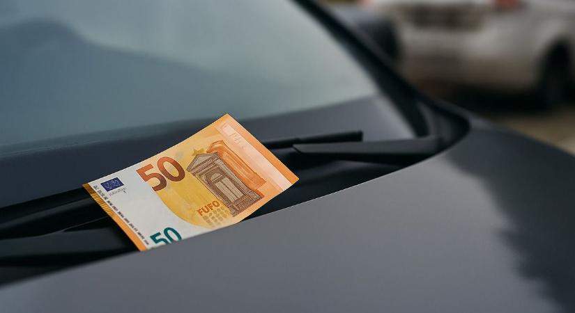 Elképesztő trükk: pénz a szélvédőn, búcsú a kocsitól a nyaralás alatt!