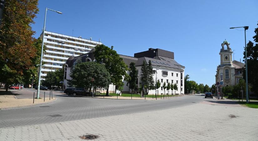 Teljesen elnéptelenedett Szolnok központja – fotókon a hátborzongatóan üres utcák