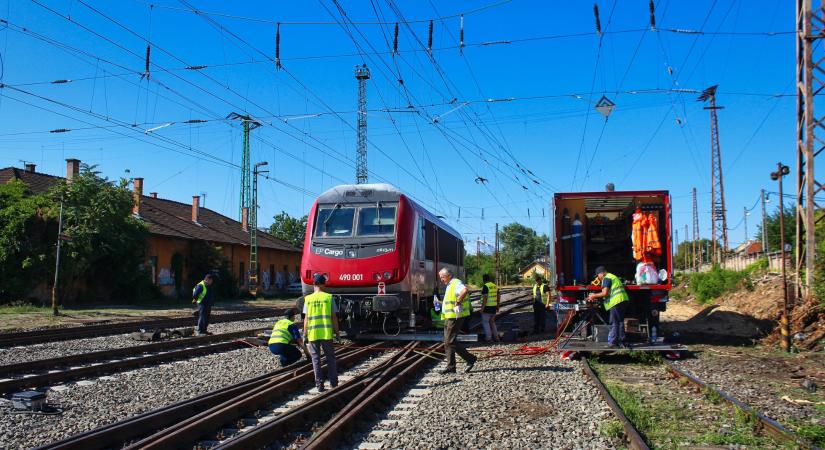 Megbénult a MÁV, több vonalon menetrendi változás lépett életbe