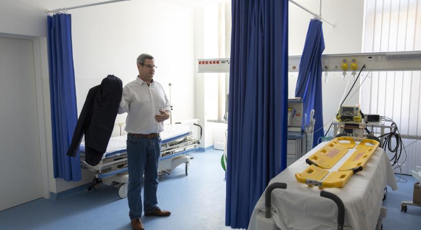 Az egészségügyi államtitkár számon kérte Magyar Pétert, hogy ő miért nem csinál semmit a leállt EESZT-vel