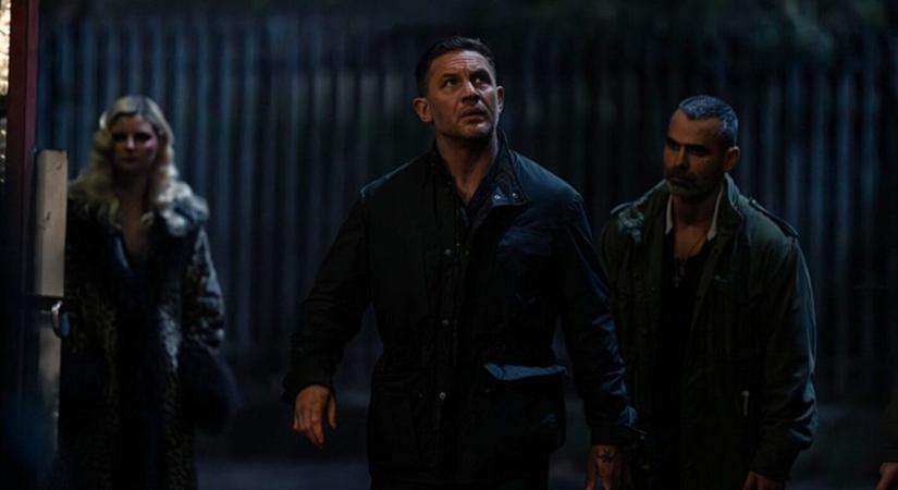 Tom Hardy meggyőzően zsarol, fenyeget és lő szitává bárkit, a lazaság viszont hiányzik a Gengsztervilágból
