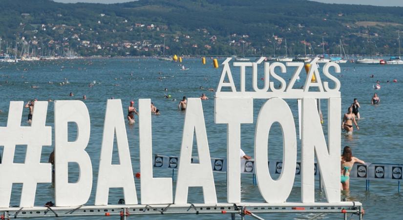 Több mint tízezren teljesítették a Balaton-átúszást