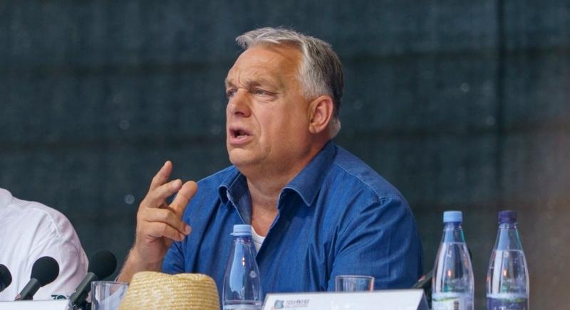 Orbán beszállt az internetbe, Odesszában pedig dróntámadás alatt is nyitva a strand