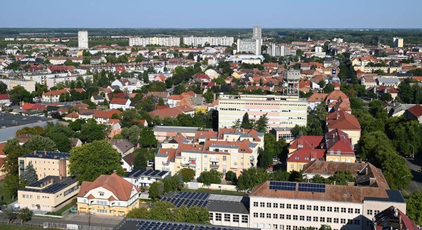 Ahonnan egész Szolnokot látni: szédítő fotók készültek a 24 emeletes toronyházról – képgalériával