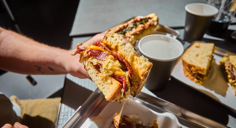Végre valaki komolyan veszi a szendvics műfaját! Úgy hívják: Cheeky’s Deli