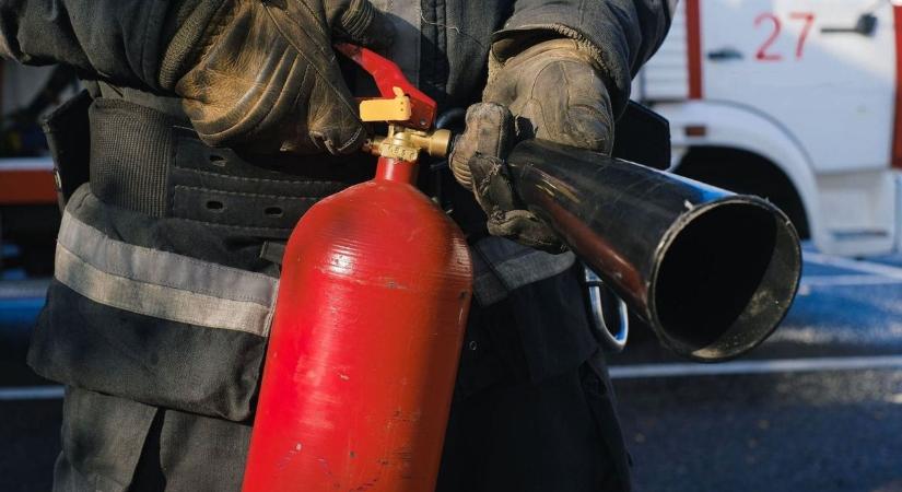 Kigyulladt egy menetrend szerint közlekedő autóbusz motortere Veszprémnél