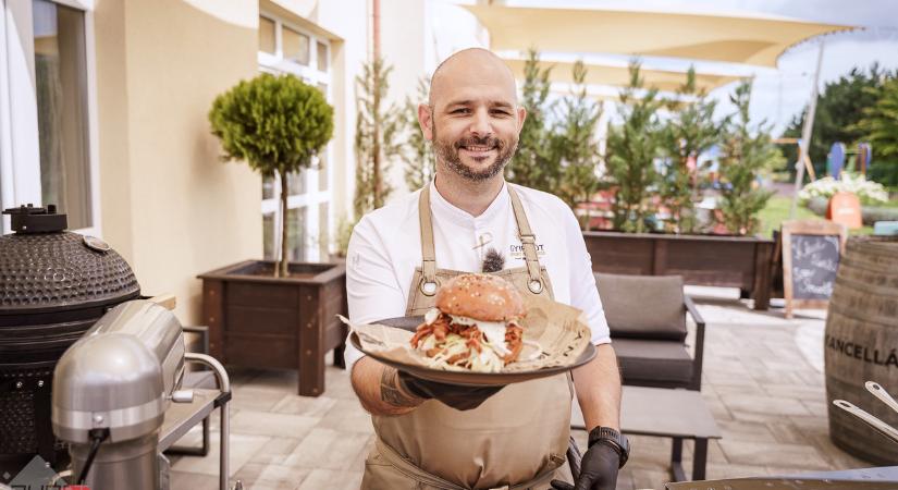 Pulled pork burger házi buciban – füstös nyári ízbomba