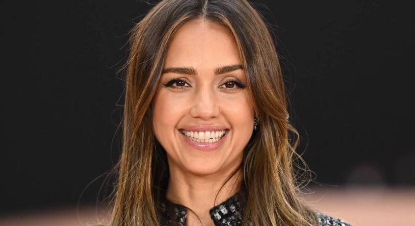 A 44 éves Jessica Alba smink nélkül: így néz ki a szexszimbólum színésznő natúr arccal