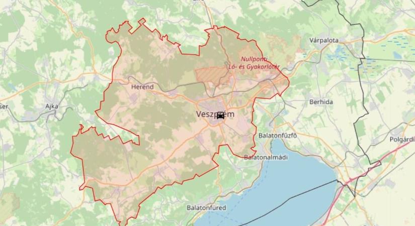 Nagy csattanás volt: karambolozott két autó Veszprémben