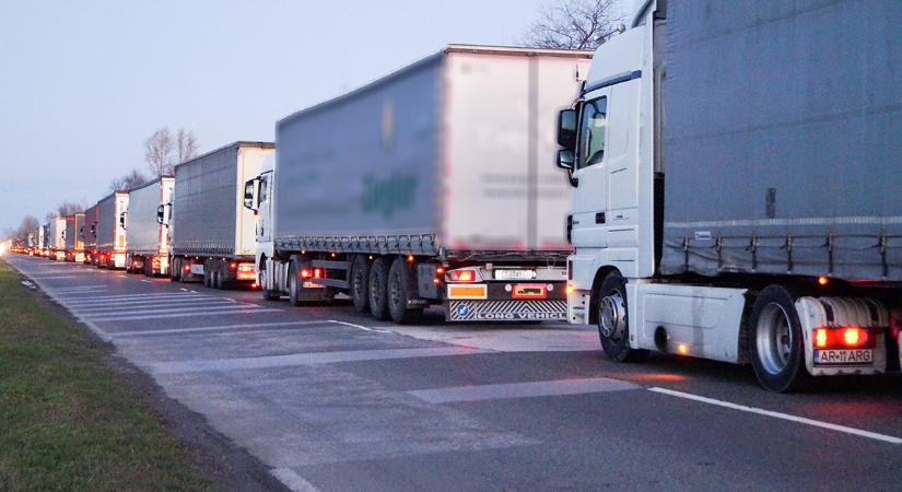 Időszakosan felfüggesztik a kamionstopot a hétvégén