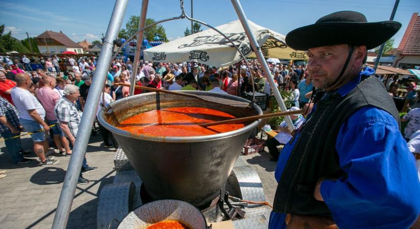 Lefőzi a világot Bács-Kiskun, a troll nudlitól a gőzölgő bográcsokig 10 ínycsiklandó rekord a megyéből