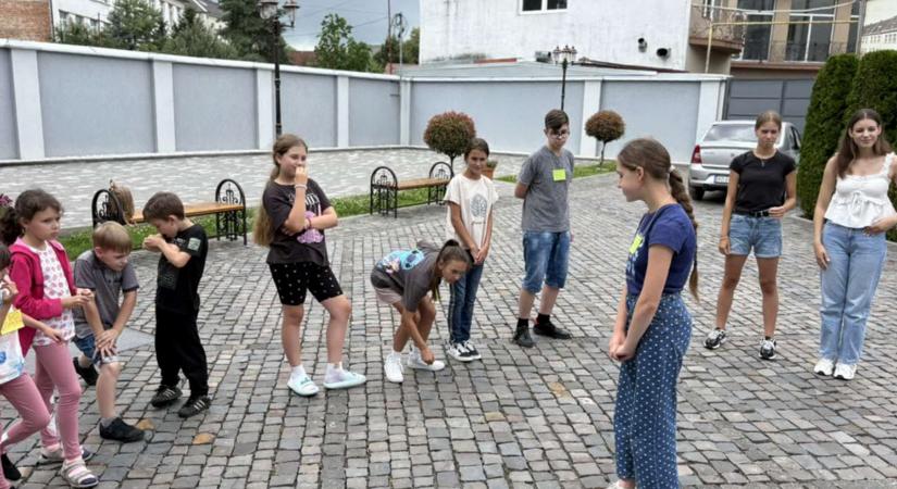 Színes programok várták a gyerekeket a KMNE angol nyelvi táborában