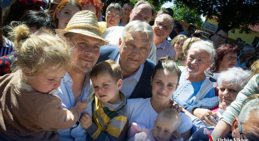 Orbán Viktor: cél, hogy Magyarországon, ha valaki gyermeket vállal, még anyagilag is járjon jobban