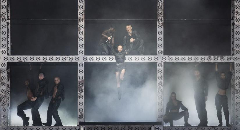 FKA Twigsszel felpörögtünk, majd spagettiwesternes zenével magunkba szálltunk a Szigeten