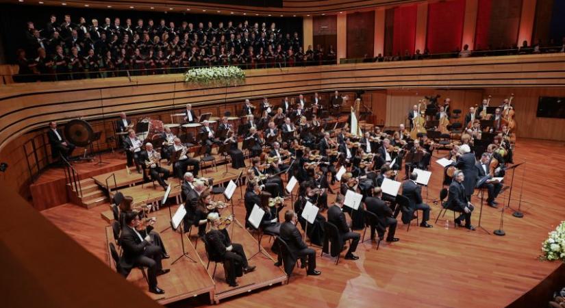 Operaritkaság és klasszikus kedvencek a Nemzeti Filharmonikusok évadában