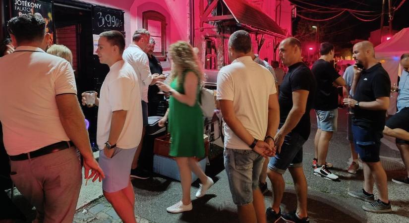 Telihold, bor és zene: fergeteges hangulat volt az Avasi Kvaterkán - fotókkal