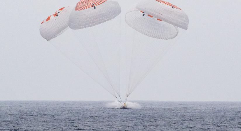Sikeresen földet ért a Crew-10 legénység