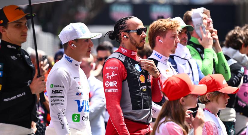 Két meglepő nevet ajánlottak be Lewis Hamilton helyére a Ferrarihoz