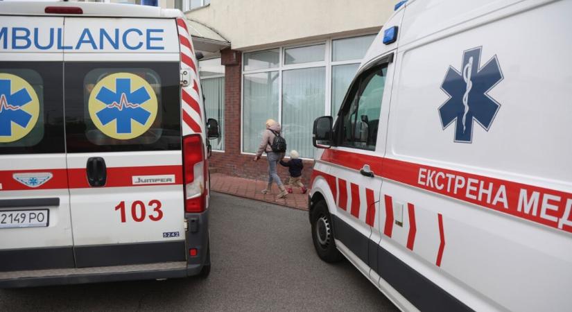 A megszállók drónnal támadtak egy harkivi bútorüzletre, egy tinédzser is megsérült