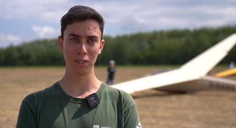 Alig 17 éves, de már pilótajogosítványt szerzett a szolnoki középiskolás – videóval
