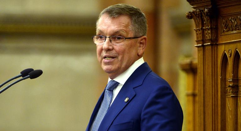 Matolcsy Györgytől kért pénzt az egyik ellenzéki jegybanki felügyelőbizottsági tag