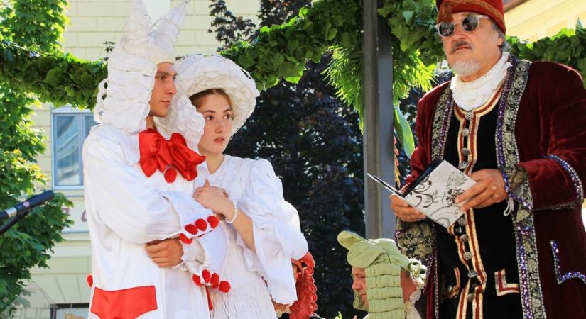 Nemcsak barokk, bolond esküvő is volt a hétvégén