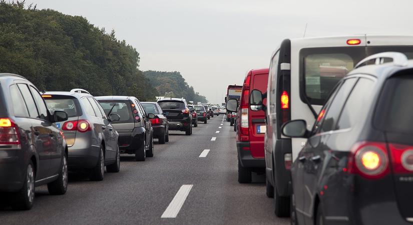 Ezt semmiképp ne tegyék az autósok: hatalmas pénzbírsággal sújtják a lebukást