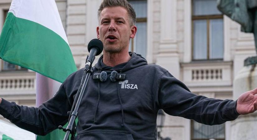 Magyar Péter párja bombázó az új képeken: világsztárra hasonlít a kommentelők szerint