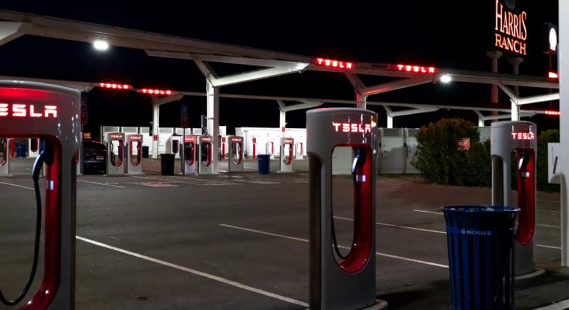 Így töltik a villanyautót az amerikaiak