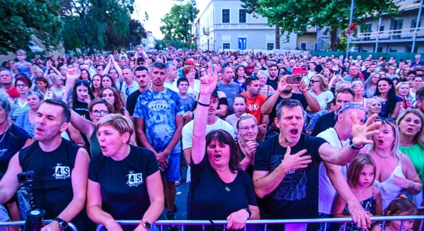 Fergeteges bulin robbantott a 4S Street zenekar (galéria)