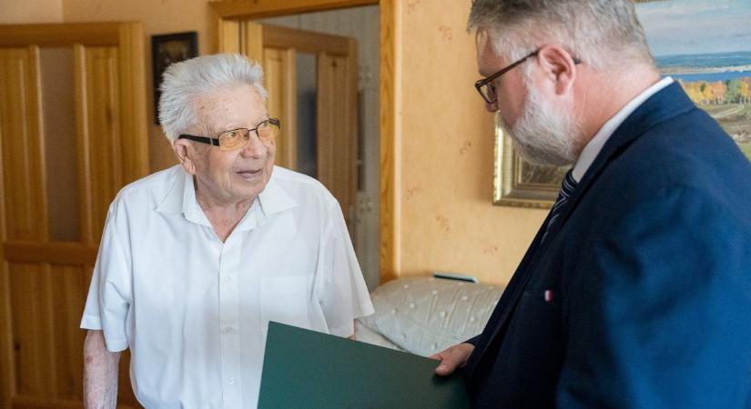 A 90. születésnapján köszöntötték a sokak által ismert egri urat