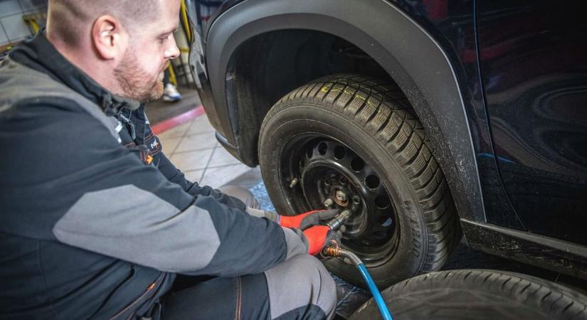 Így védd meg az autódat a nyári hőségtől – különösen az abroncsokat!