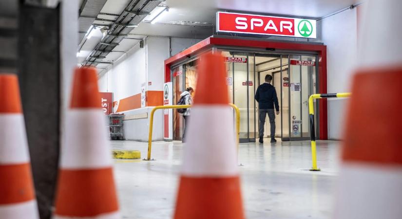A veszteségek miatt bezárja kisújszállási üzletét a Spar