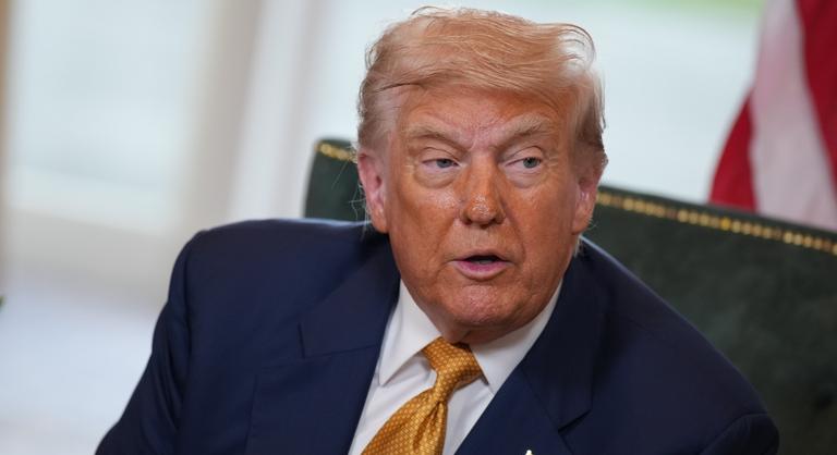 Váratlan fordulat Donald Trump politikájában, zöld utat kaphat a marihuána