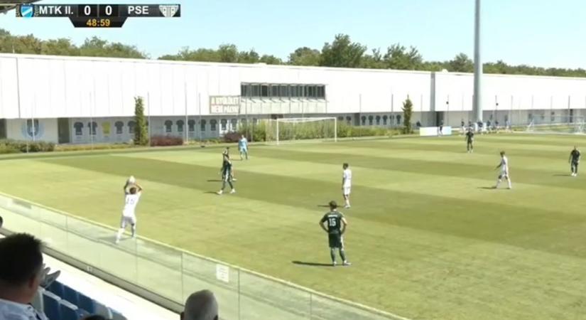 Ilyet még biztosan nem látott: a bedobás után öngólt ütött a rutinos kapus az MTK ellen (VIDEÓ)