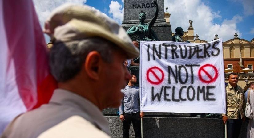 „Fekete Mercedes-jelenség” és szigorúbb segélyek – így változott meg az ukrán menekülteket érintő politika Európában