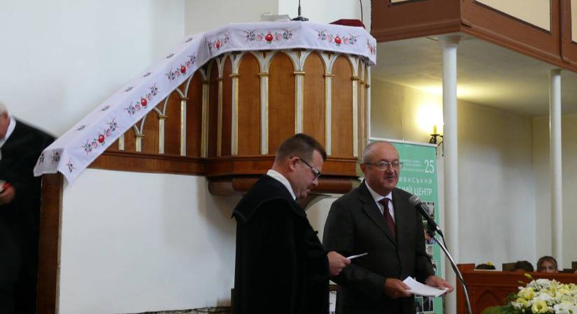 Hálaadó istentisztelet Munkácson – 25 éves a Keresztény Egészségügyi Központ - Gyógyítás és istenhit